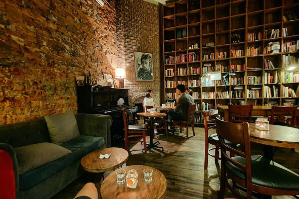 Phong cách quán cà phê sách