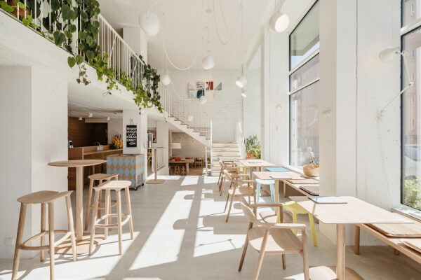 Trang trí quán cà phê theo phong cách tối giản